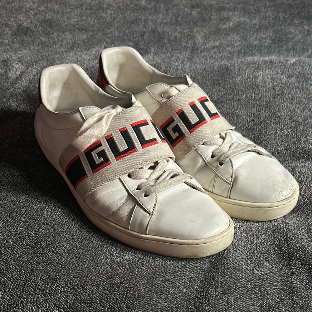 Gucci Ivory Sneakers with Logo Band